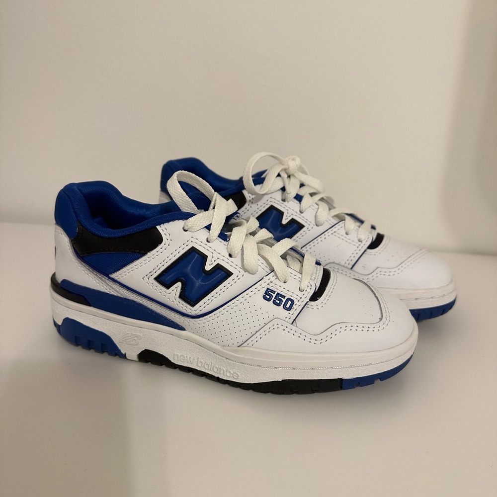 New Balance 550 in blue size 4